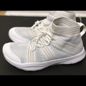 NIKE Men's Free Train Virtue High Top 8.5